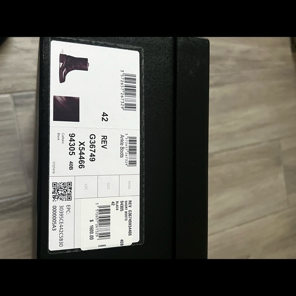 Chanel calfskin bootie in size 42 or 12. New never worn - Picture 5 of 7